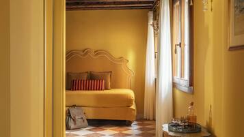 Deluxe Double Room, Canal View | Desk, free WiFi