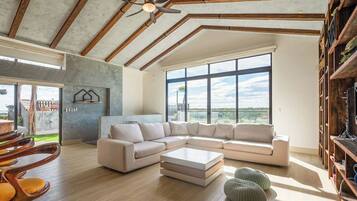 Smart TV, libros, oficina y impresora