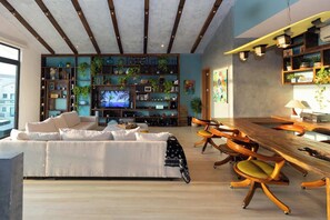 Smart TV, libros, oficina, impresora