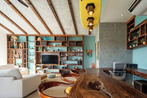 المنشأة من الداخل