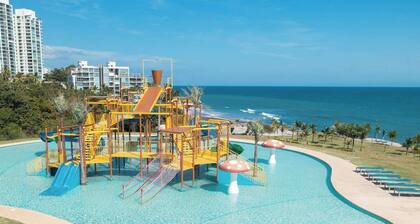Ático de lujo con terraza en la azotea, cerca de la playa y del parque acuático