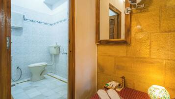 Habitación familiar, patio | Baño