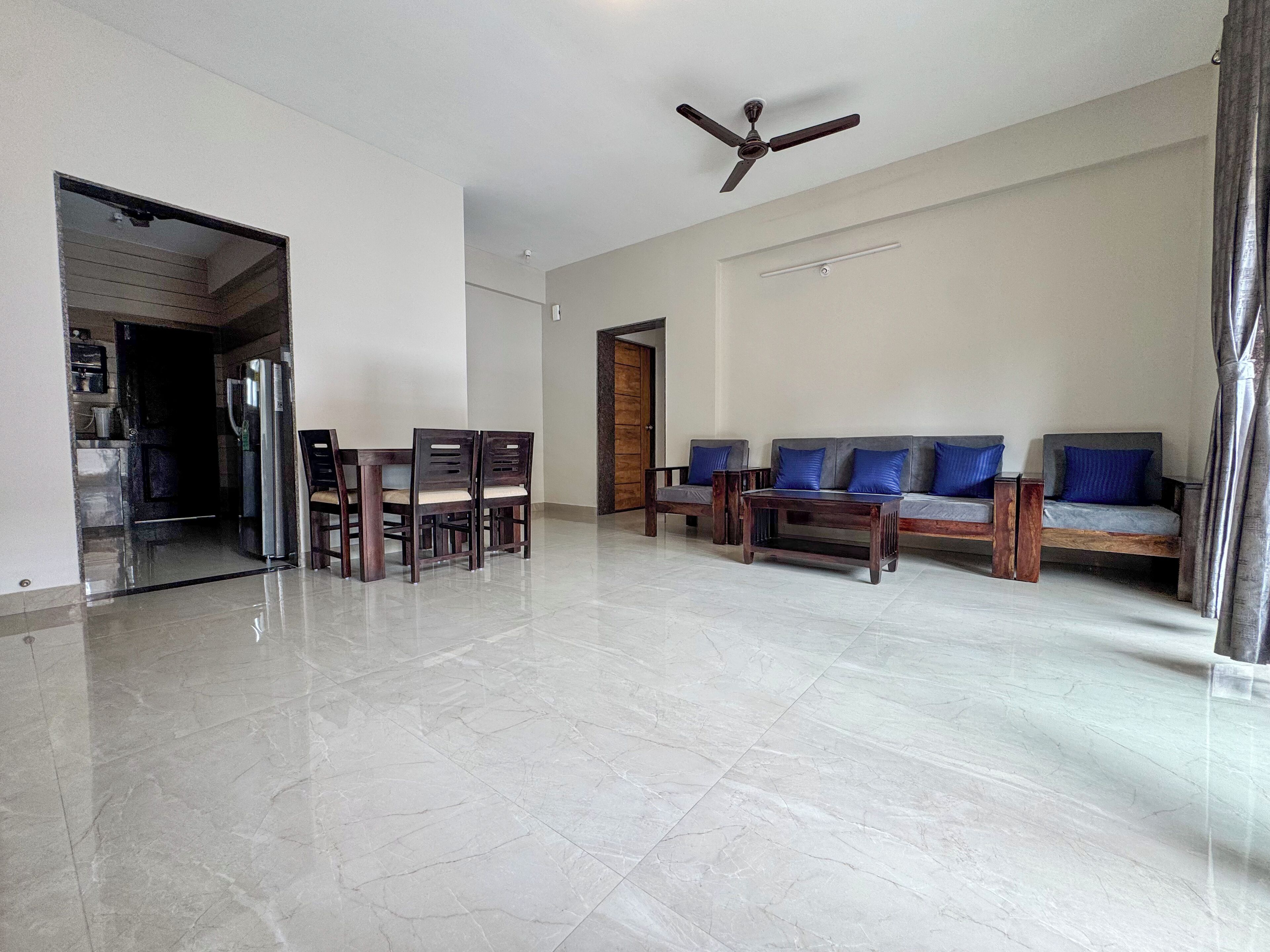 Deluxe Apartment, Balcony, Sea View | Living area