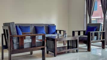 Deluxe Apartment, Balcony, Sea View | Living area | Table tennis