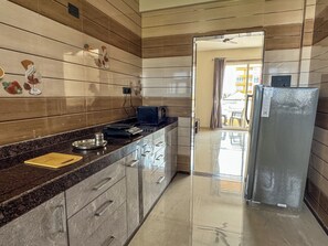 Deluxe Apartment, Balcony, Sea View | Private kitchen | Fridge