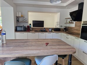 Micro-ondas, fogão, cooktop, lava-louças