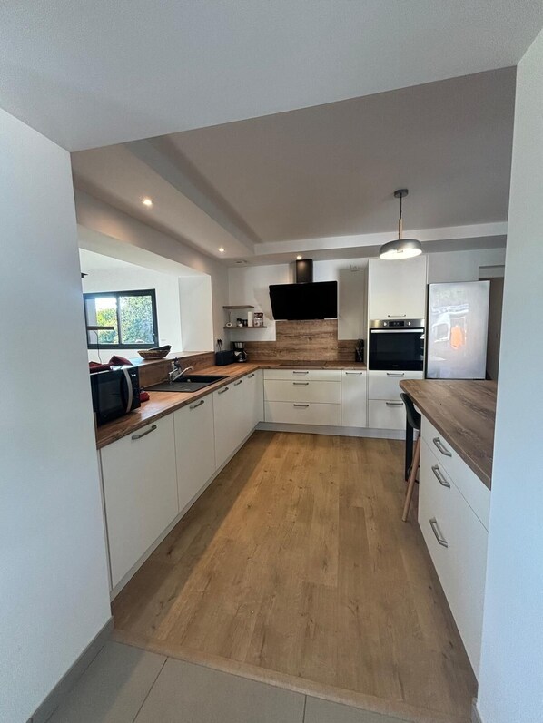 Microwave, oven, stovetop, dishwasher