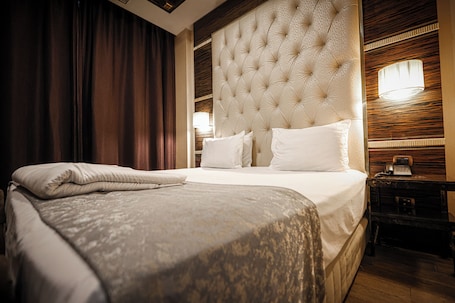 标准双人房或双床房, 城市景观 | 客房内保险箱、遮光窗帘、隔音、熨斗/熨板