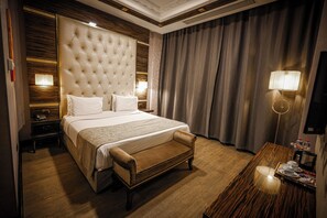 Standard-Doppel- oder -Zweibettzimmer, Stadtblick | Zimmersafe, Verdunkelungsvorhänge, schallisolierte Zimmer