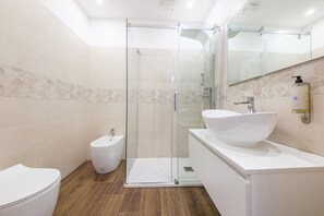 Doccia, asciugacapelli, asciugamani