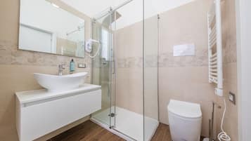 Doccia, asciugacapelli, asciugamani