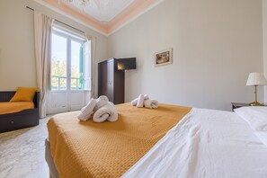 1 bedroom, WiFi, bed sheets - Period Room '1924' with Balcony, Wi-Fi and Air Conditioning (Messina)