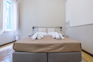 1 bedroom, WiFi, bed sheets - Period Room '1925' with Wi-Fi and Air Conditioning (Messina)