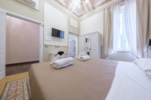 1 bedroom, WiFi, bed sheets - Period Room '1925' with Wi-Fi and Air Conditioning (Messina)