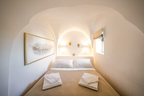 2 bedrooms, desk, iron/ironing board, travel crib