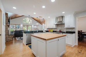 Fridge, microwave, oven, stovetop - 17 Pelican- North Forest Beach Ranch, Short Walk to Beach (Hilton Head Island)