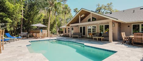 Lämmitetty uima-allas