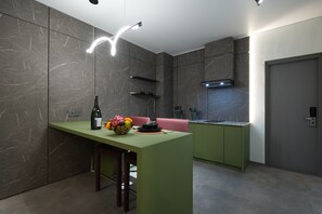 Căn hộ Tiêu chuẩn, ban công, quang cảnh thành phố | Bếp riêng | Tủ lạnh nhỏ, lò vi sóng, lò nướng, dụng cụ nấu nướng/bát dĩa/dao nĩa 