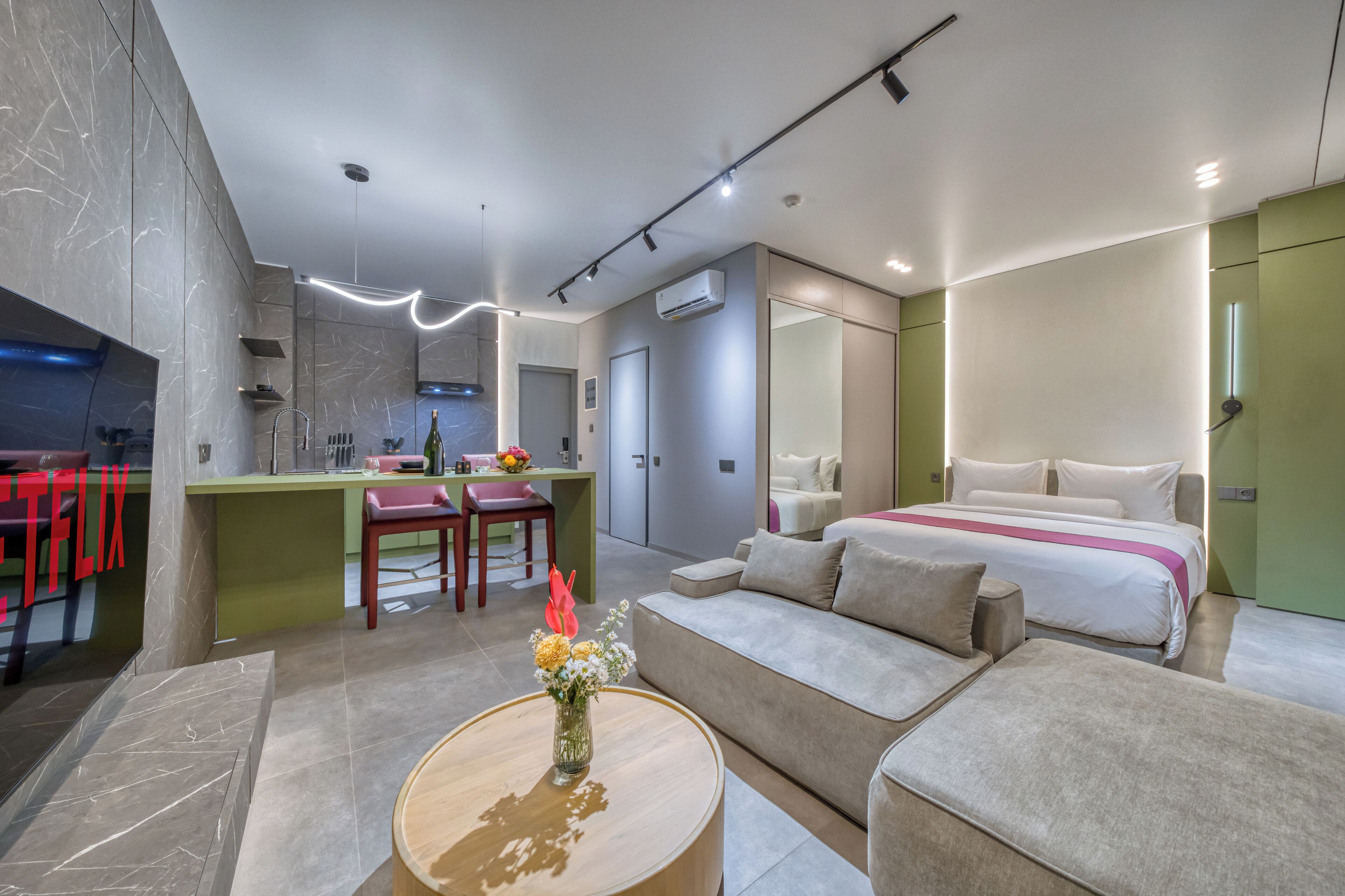 Kamar Deluks, balkon, pemandangan kota | Minibar, meja kerja, dan Wi-Fi gratis