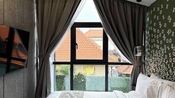 Desk, free WiFi, bed sheets