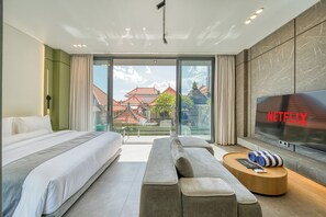 Deluxe-huone, parveke, kaupunkinäköala | Työpöytä, ilmainen Wi-Fi, vuodevaatteet