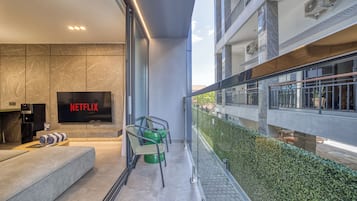 Kamar Deluks, balkon, pemandangan kota | Meja kerja, Wi-Fi gratis, dan seprai linen