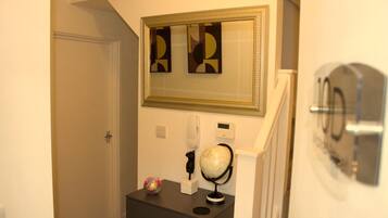 Apartemen Eksklusif, Beberapa Tempat Tidur, Bebas Asap Rokok | Area keluarga | Smart TV 42-inci dengan saluran TV digital dan Netflix