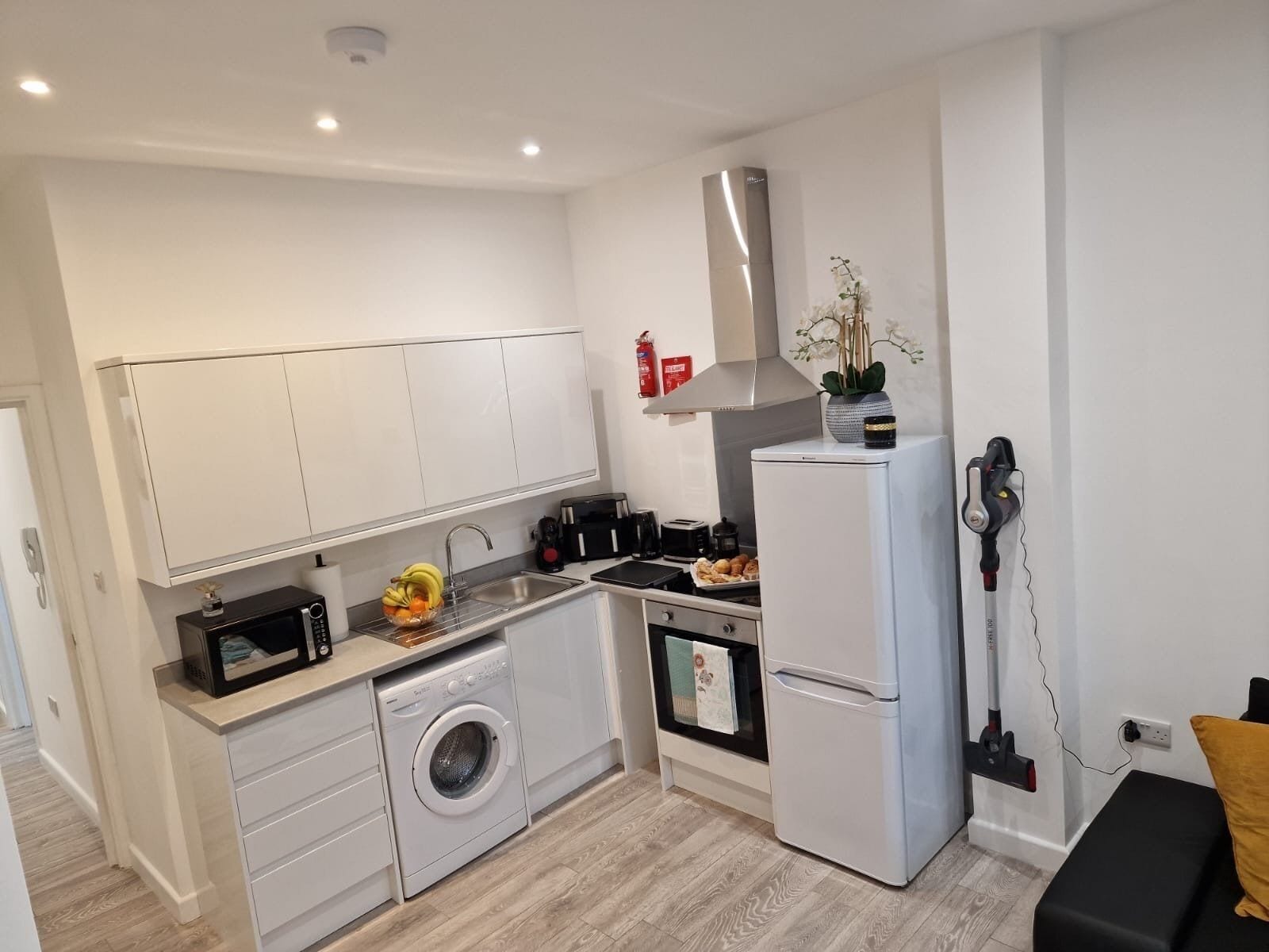 Luxury Apartment, 1 Bedroom, Non Smoking | Private kitchen | Full-sized fridge, microwave, oven, stovetop