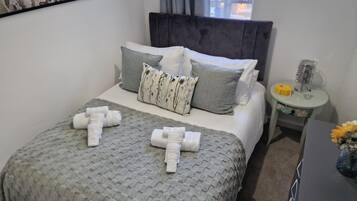 Departamento superior, 2 habitaciones, para no fumadores | Sábanas de algodón egipcio y ropa de cama de alta calidad