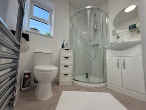 Deluxe Apartment, 1 Bedroom, Non Smoking | Bathroom