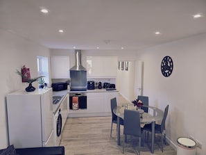 Deluxe Apartment, 1 Double Bed with Sofa bed | Private kitchen | Full-size fridge, microwave, oven, stovetop