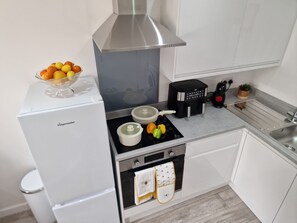 Superior-huoneisto, 2 makuuhuonetta, tupakointi kielletty | Yksityinen keittiö | Täysikokoinen jääkaappi, mikroaaltouuni, uuni, liesi