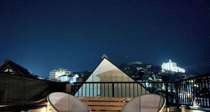 3-minute walk from Shikanbashi Bridge, in the center of Nagasaki City! For couples, girls' night out! Convenient for sightseeing! Rooftop & projector included