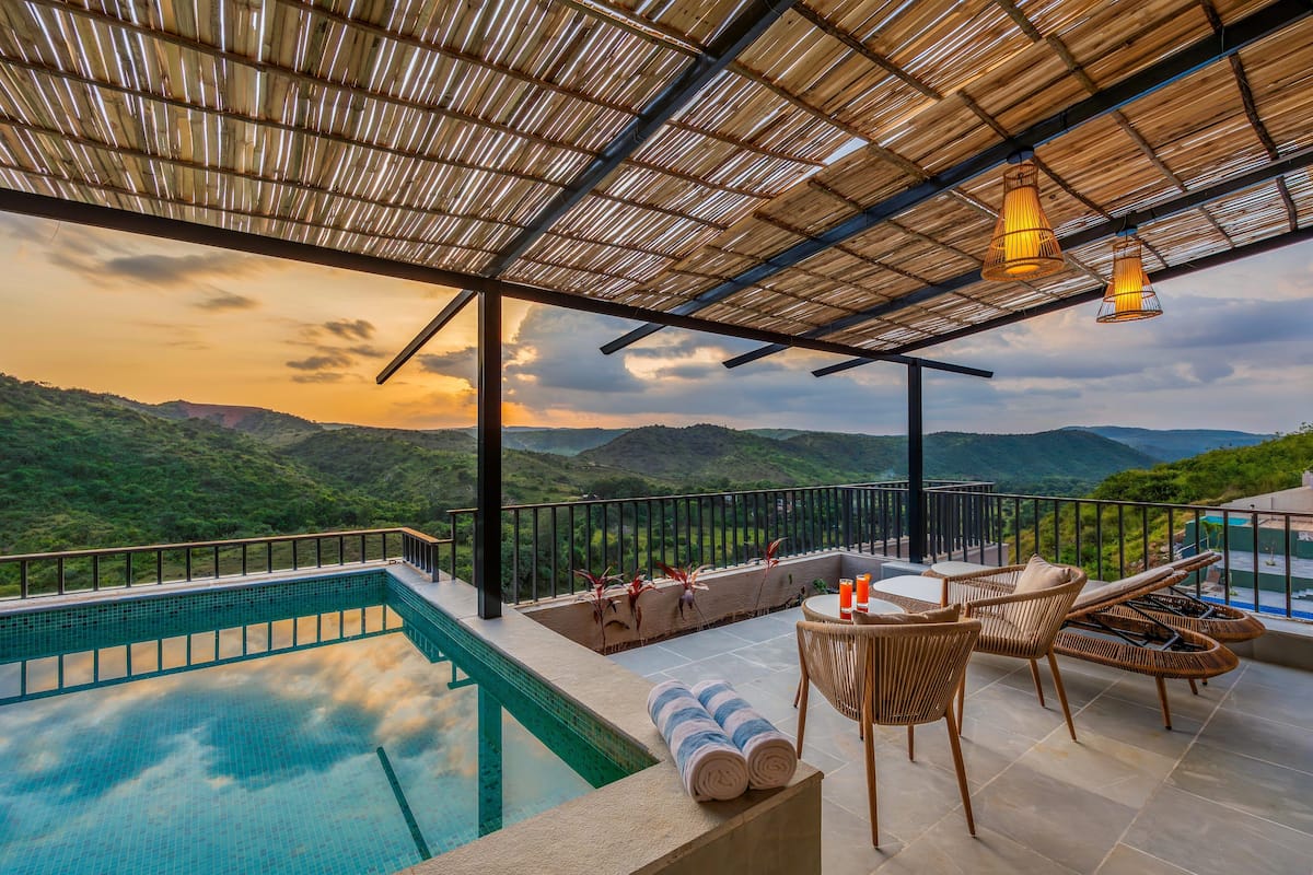 Luxury Rooms with Plunge Pool | Bộ đồ giường cao cấp, minibar, két bảo mật tại phòng, bàn