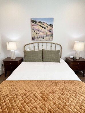 Desk, iron/ironing board, WiFi, bed sheets