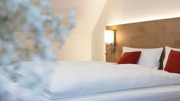 Comfort Double Room | Desk, laptop workspace, blackout drapes, soundproofing
