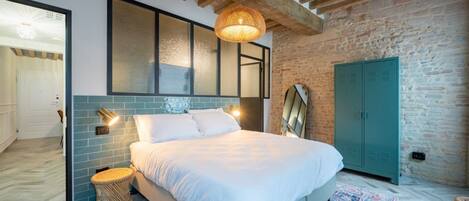 2 bedrooms, iron/ironing board