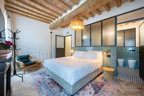 2 bedrooms, iron/ironing board