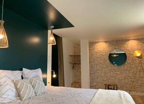 WiFi, bed sheets, wheelchair access