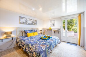 1 bedroom, WiFi, bed sheets, wheelchair access - Guest Room 'Chambre Hortensias 6min Puy Du Fou' with Shared Garden and Wi-Fi (Saint-Michel-Mont-Mercure)