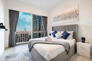 Appartement luxueux, balcon, vue sur la ville | Coffre-fort, système d’insonorisation, fer et planche à repasser