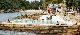 Tropical Vibes in North Manly AC and FREE Parking