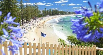 Tropical Vibes in North Manly AC and FREE Parking
