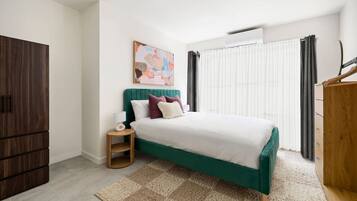 1 habitación, tabla de planchar con plancha, wifi y ropa de cama