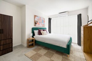 1 slaapkamer, een strijkplank/strijkijzer, wifi, beddengoed