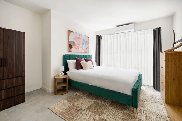 1 habitación, tabla de planchar con plancha, wifi y ropa de cama