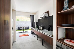 Geladeira, micro-ondas, fogão, cooktop