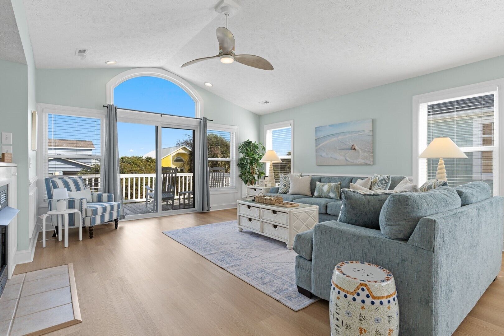 Smart TV, reproductor de DVD y tenis de mesa 