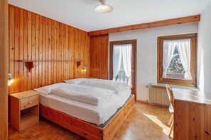 WiFi, bed sheets