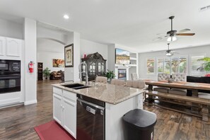 المنشأة من الداخل